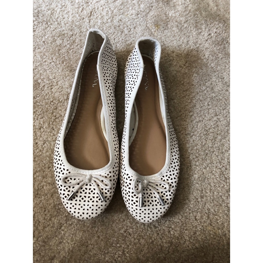 🔶 White Flats